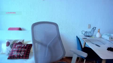 girl_inline online show from 12/21/25, 09:22