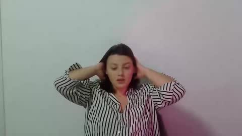 Snapshot of girl_leya chatting on 10/12/25, 07:02 girl_leya online show from 10/12/25, 07:02