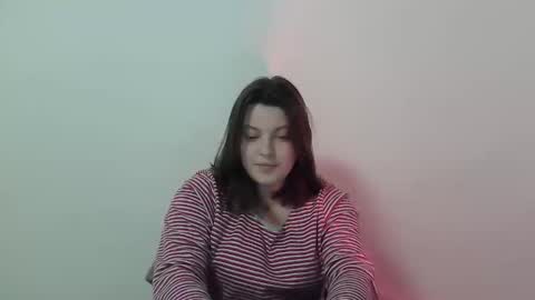 Snapshot of girl_leya chatting on 10/25/25, 06:57 girl_leya online show from 10/25/25, 06:57