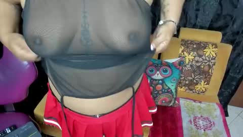 Snapshot of girl_luna_ chatting on 10/18/25, 07:03 girl_luna_ online show from 10/18/25, 07:03