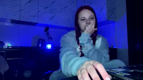 girl_shy07 online show from 04/16/26, 09:39