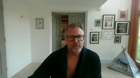 Snapshot of girlsandbikes chatting on 09/29/25, 08:52 girlsandbikes online show from 09/29/25, 08:52