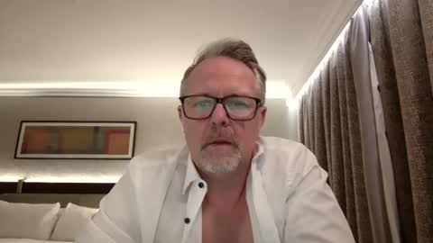 Snapshot of girlsandbikes chatting on 10/19/25, 01:28 girlsandbikes online show from 10/19/25, 01:28