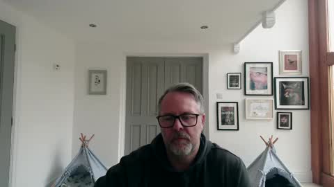 Snapshot of girlsandbikes chatting on 10/23/25, 10:25 girlsandbikes online show from 10/23/25, 10:25