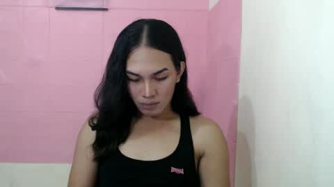 Snapshot of girlthatuneedxxx chatting on 12/13/24, 03:05 Rhaine online show from 12/13/24, 03:05