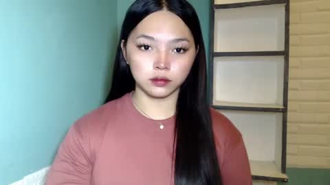 Snapshot of girlthatuneedxxx chatting on 11/13/25, 10:47 Rhaine online show from 11/13/25, 10:47