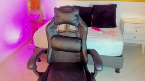 G I S E online show from 04/08/26, 02:22