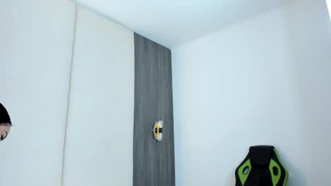 giselle_anelise online show from 04/15/26, 08:43