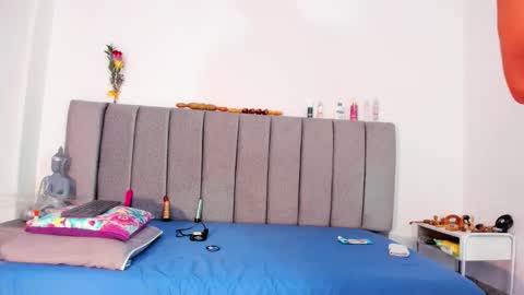 giselle_james online show from 03/02/26, 06:04