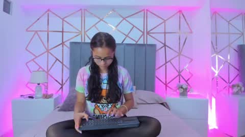 Snapshot of giselle_roldan chatting on 01/24/25, 11:59 GISELLE ROLDAN online show from 01/24/25, 11:59