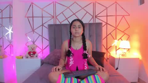 Snapshot of giselle_roldan chatting on 02/13/25, 11:50 GISELLE ROLDAN online show from 02/13/25, 11:50