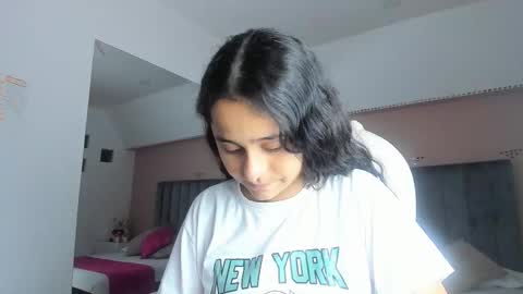 Snapshot of giselle_roldan chatting on 09/26/25, 04:05 GISELLE ROLDAN online show from 09/26/25, 04:05