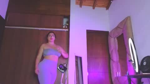 . Gisel Reyes . online show from 02/01/26, 04:22