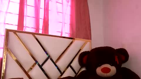 . Gisel Reyes . online show from 05/29/26, 07:45