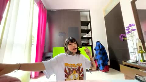 Snapshot of givenom chatting on 02/17/25, 04:37 dirtyvenom online show from 02/17/25, 04:37