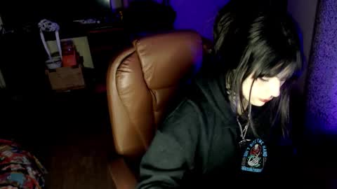 Snapshot of givenom chatting on 09/27/25, 04:39 dirtyvenom online show from 09/27/25, 04:39