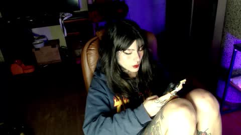 Snapshot of givenom chatting on 09/28/25, 12:38 dirtyvenom online show from 09/28/25, 12:38