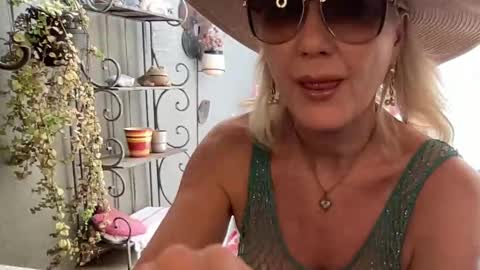 Gl1tter Barbie online show from 09/22/25, 10:50