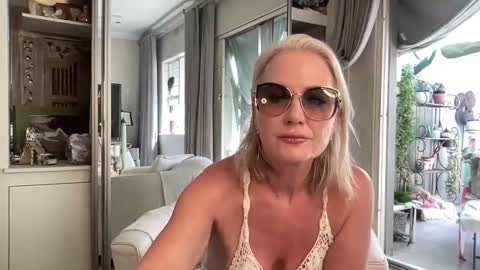 Snapshot of gl1tter_barbie chatting on 03/29/26, 11:10 Gl1tter Barbie online show from 03/29/26, 11:10