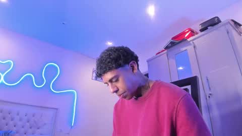 Snapshot of glader_guy chatting on 12/21/25, 10:06 only for you bby online show from 12/21/25, 10:06