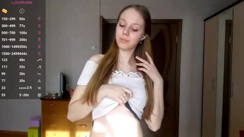 Snapshot of gladissoter chatting on 02/15/26, 07:16 Violetta online show from 02/15/26, 07:16