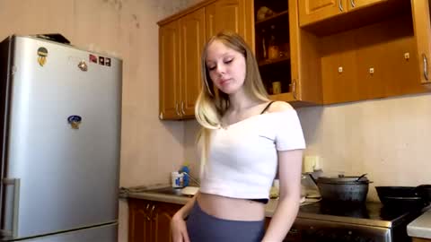 Snapshot of gladissoter chatting on 02/23/26, 04:21 Violetta online show from 02/23/26, 04:21