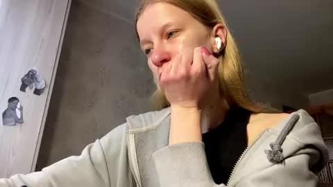 gladyswigg online show from 04/14/26, 09:04