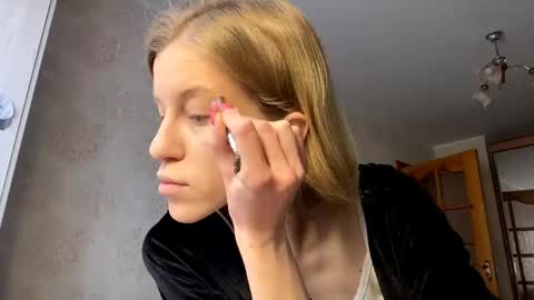 gladyswigg online show from 04/15/26, 09:05