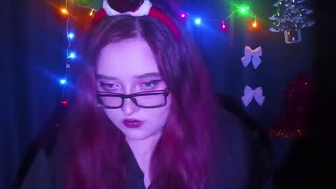 Snapshot of glamour_rebel chatting on 12/17/25, 01:17 glamour_rebel online show from 12/17/25, 01:17