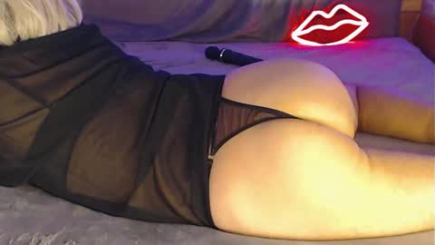 Pauline online show from 12/23/24, 04:39