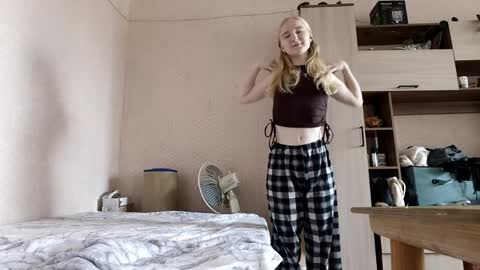 Laura online show from 04/09/26, 07:14