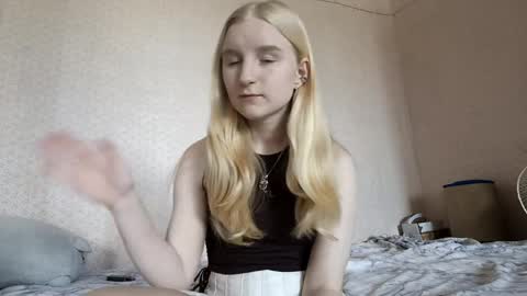 Laura online show from 04/10/26, 11:04