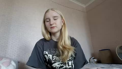 Laura online show from 04/11/26, 07:24