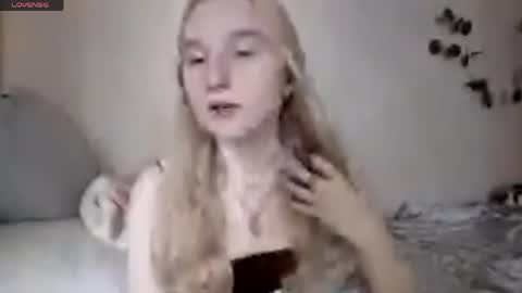 Laura online show from 05/20/26, 08:09