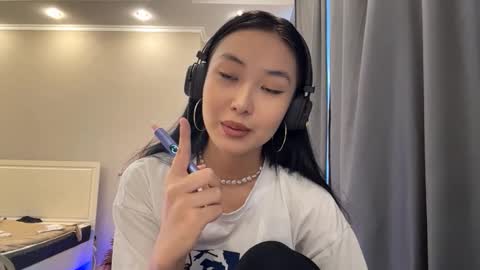 Mia online show from 03/15/26, 11:16