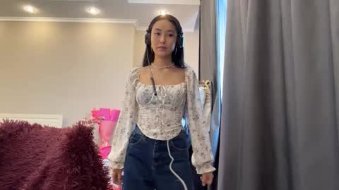 Mia online show from 03/16/26, 10:52