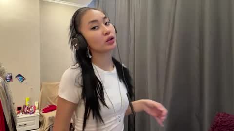 Mia online show from 03/30/26, 11:33