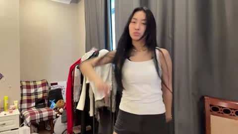 Mia online show from 04/04/26, 11:18