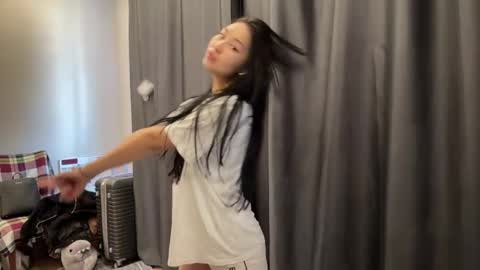 Mia online show from 04/06/26, 09:43