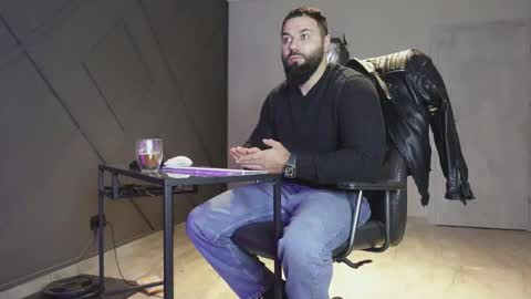 Matthew .. for short call me Matt online show from 11/07/25, 04:12