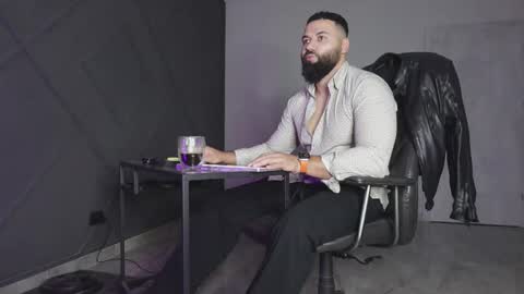 Matthew .. for short call me Matt online show from 11/08/25, 04:45