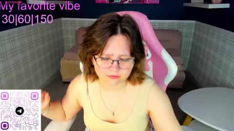 glimmer_goddesss online show from 10/14/25, 01:50