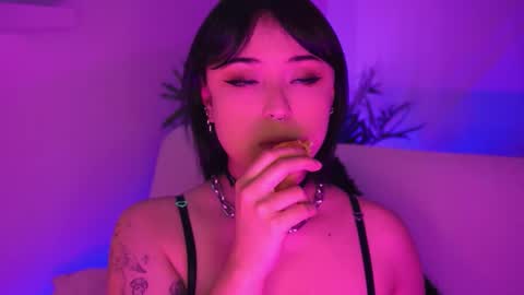 Mimi online show from 03/05/26, 08:27