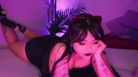 Mimi online show from 04/11/26, 09:19