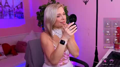 Snapshot of gloria_lovely chatting on 07/21/26, 11:01 Gloria online show from 07/21/26, 11:01