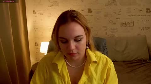 Snapshot of glow_margo chatting on 06/11/26, 01:38 Margo online show from 06/11/26, 01:38