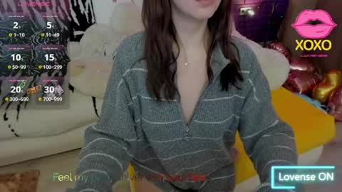 Snapshot of glowmimi chatting on 05/29/26, 04:27 Mia online show from 05/29/26, 04:27