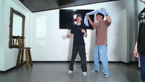 THOMAS AND DAMIAND online show from 10/24/25, 06:37