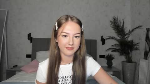 Lina online show from 10/13/25, 08:47