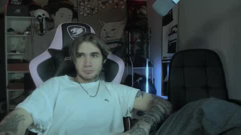 Snapshot of go_v_cs chatting on 10/13/25, 04:12 NPC online show from 10/13/25, 04:12